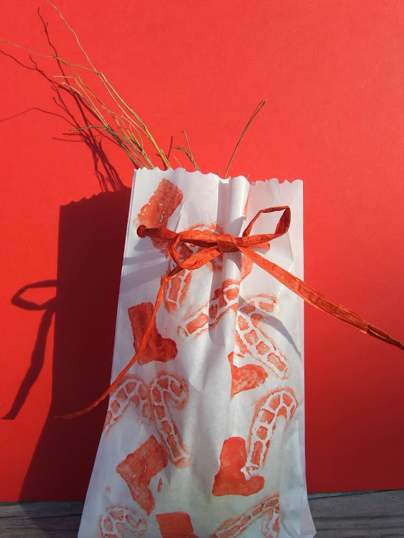 Készíts mikulászacskót házilag papírból!