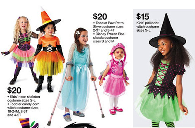 Mankós kislány mutatja be az Elsa-jelmezt - fotó Mankós kislány mutatja be az Elsa-jelmezt - fotó