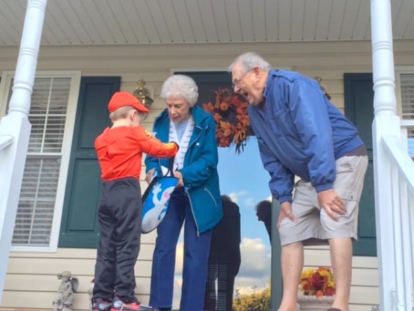 Külön Halloweent szerveztek a kisfiúnak, aki lemaradt volna az ünnepről műtétje miatt Külön Halloweent szerveztek a kisfiúnak, aki lemaradt volna az ünnepről műtétje miatt