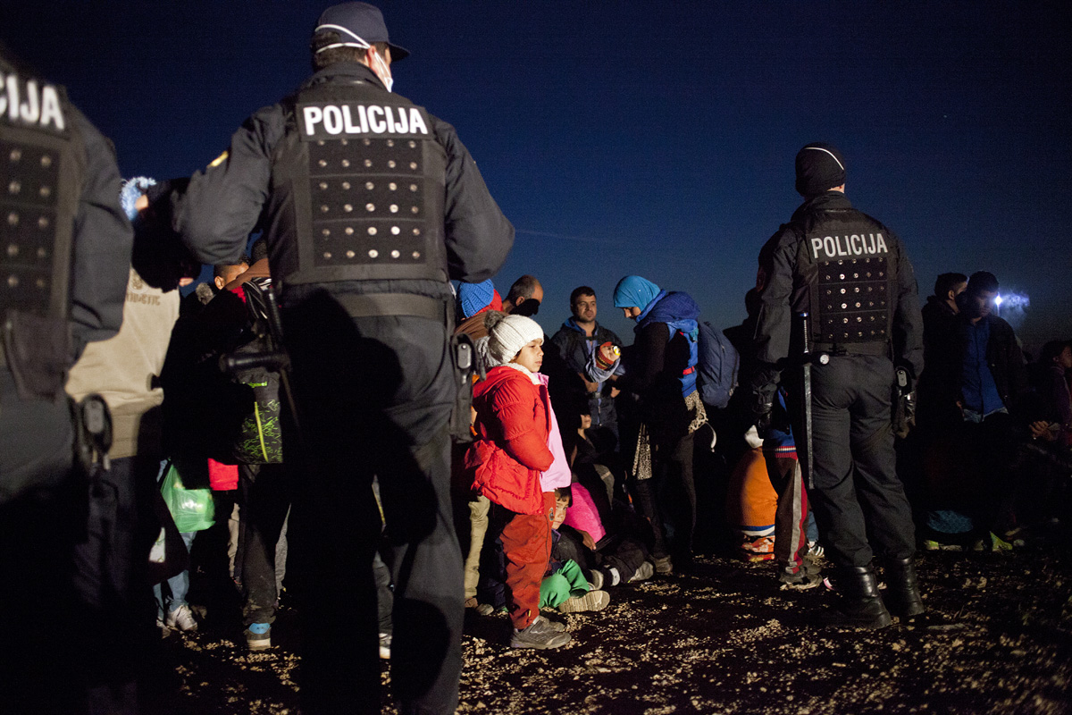 Menekültek a szlovén határnál