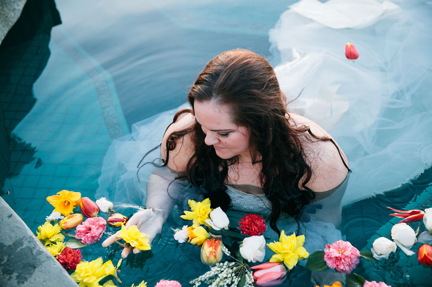 Fotósorozattal állít emléket vőlegényének, aki az esküvő előtt egy hónappal halt meg