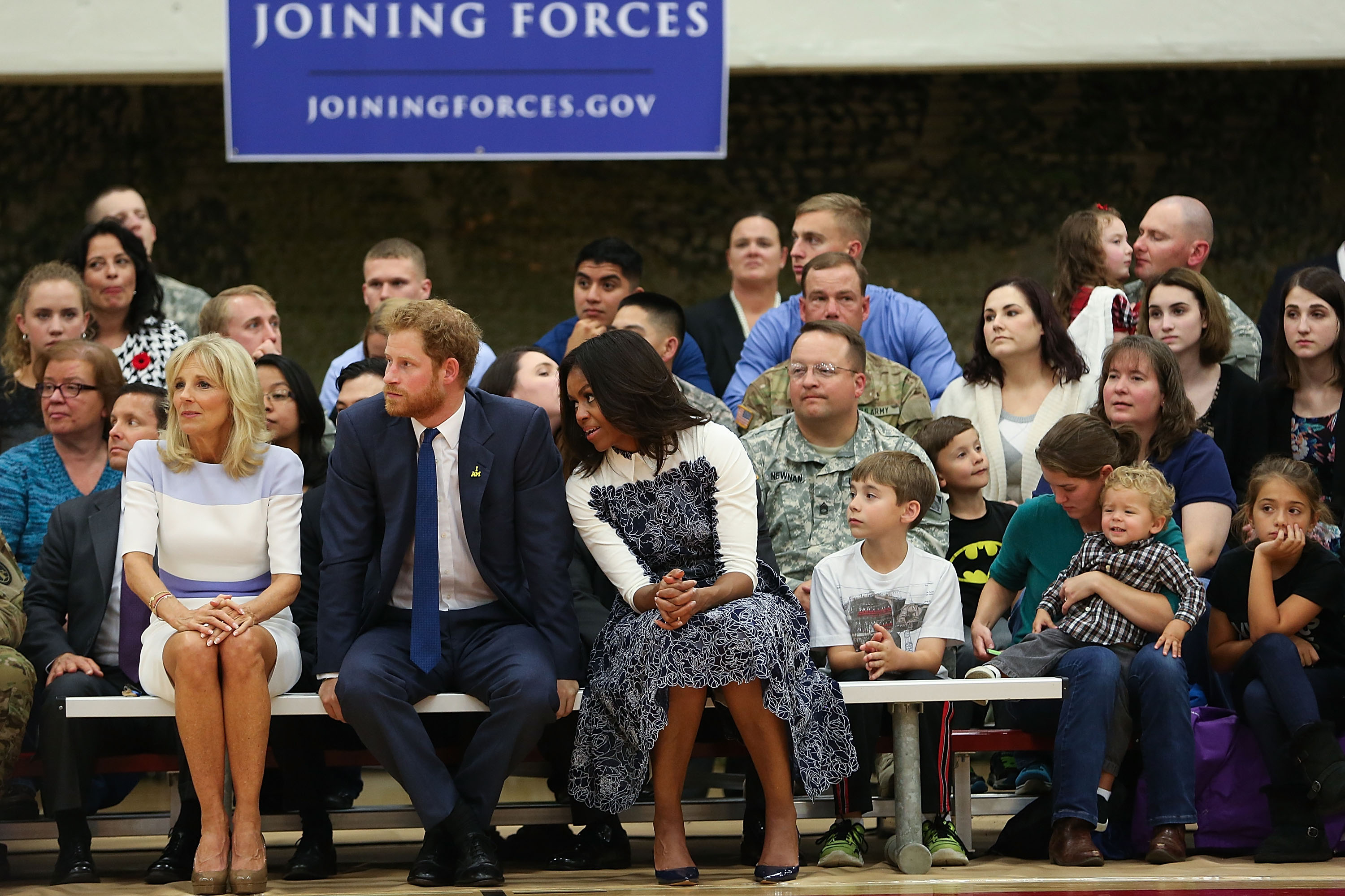 Harry herceg levette a lábáról az elnök feleségét
