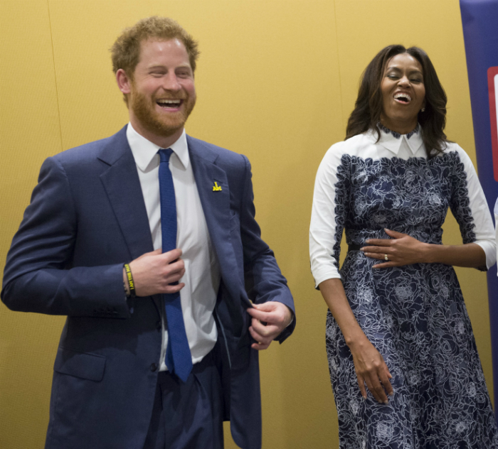 Harry herceg levette a lábáról az elnök feleségét