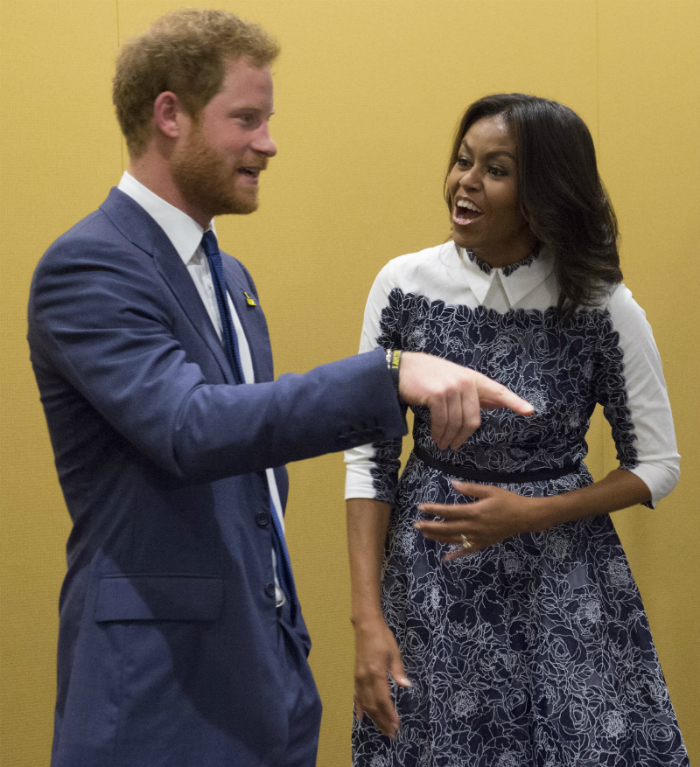 Harry herceg levette a lábáról az elnök feleségét
