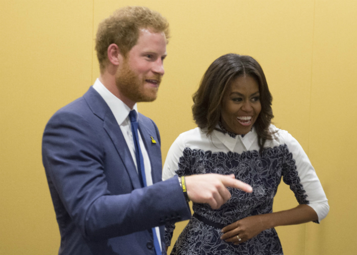 Harry herceg levette a lábáról az elnök feleségét