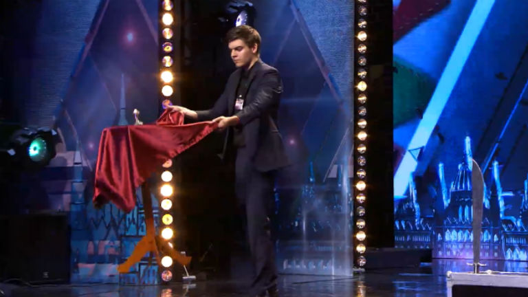 Hungary’s Got Talent: Nyolc lándzsával szúrja át partnernőjét