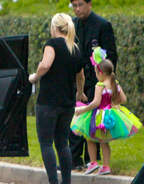 Nézd meg Harper Beckham extracuki halloween ruháját