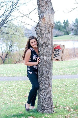 Pizzával készített romantikus fotósorozatot az egyetemista lány Pizzával készített romantikus fotósorozatot az egyetemista lány