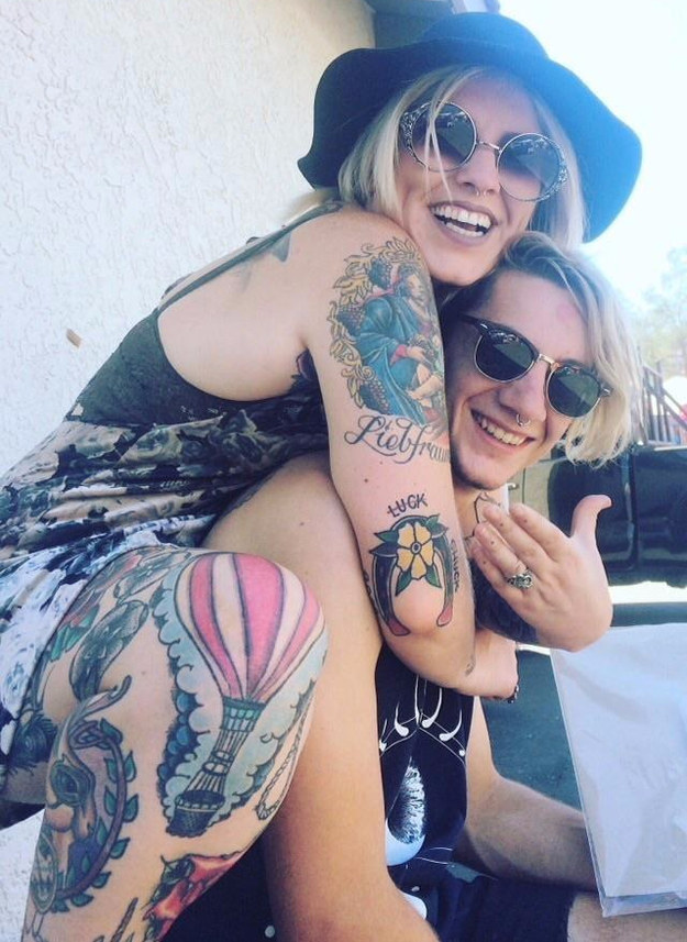 Itt van minden idők legbizarrabb eljegyzési gyűrűje