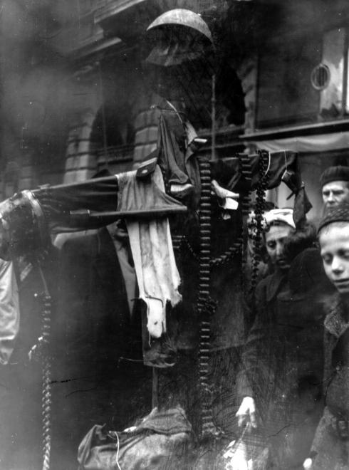 József körút 46. előtt készült a felvétel.