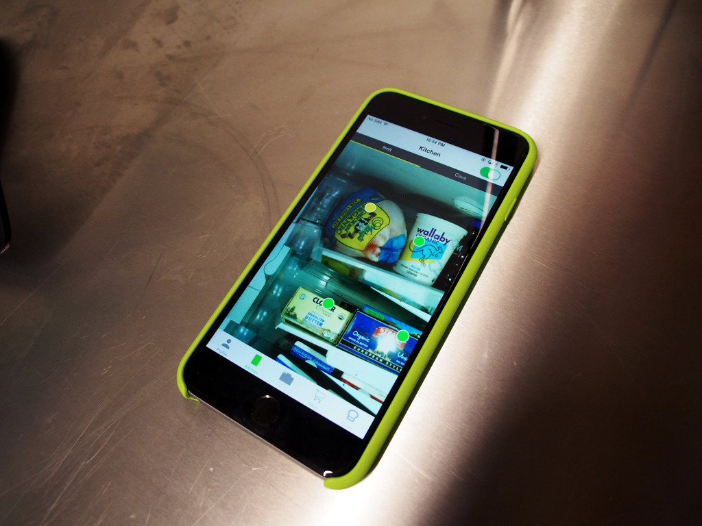 A jövő bevásárlólistája: firkált cetlik helyett a számítógép intézi a rendelést a hűtő belsejéről készült fotó alapján (Fotó: Innit.com)