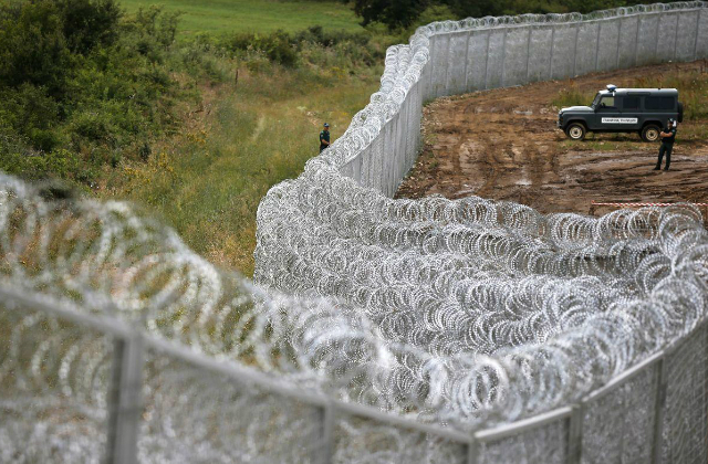 Menekültügy: Magyarország határzár telepítését javasolja más országoknak