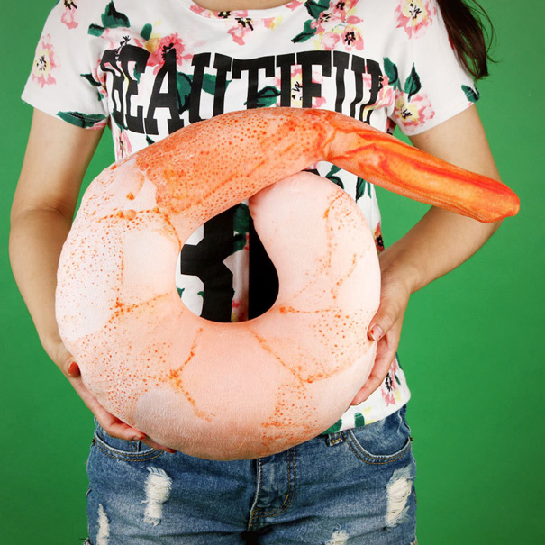 Semmi sem segíthet jobban az elalvásban, mint a rák alakú nyakpárna Semmi sem segíthet jobban az elalvásban, mint a rák alakú nyakpárna