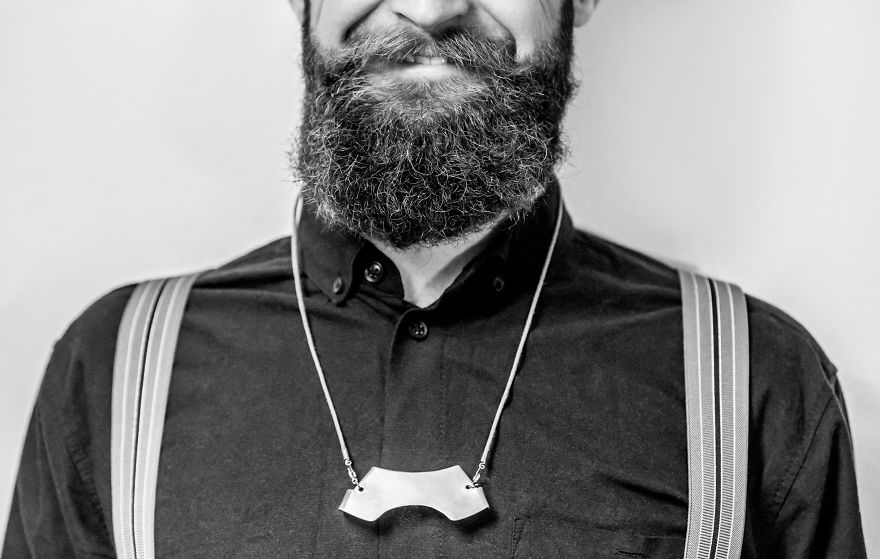 Mindenki kapaszkodjon meg: itt a bajuszvédő ételekhez és italokhoz