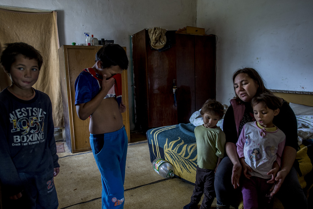 Néhány kapirgáló tyúk menti meg az éhező falvakat