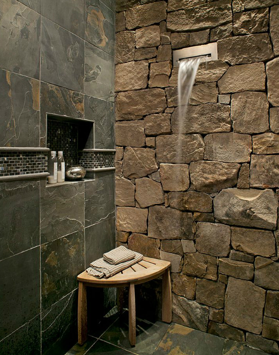 10 gyönyörű kőfallal borított fürdőszoba – fotók 