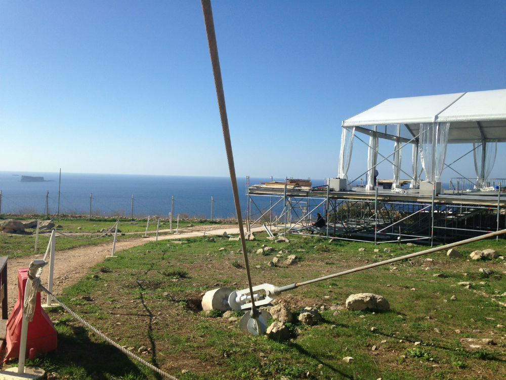 Itt fogadják II. Erzsébet királynőt Máltán Itt fogadják II. Erzsébet királynőt Máltán