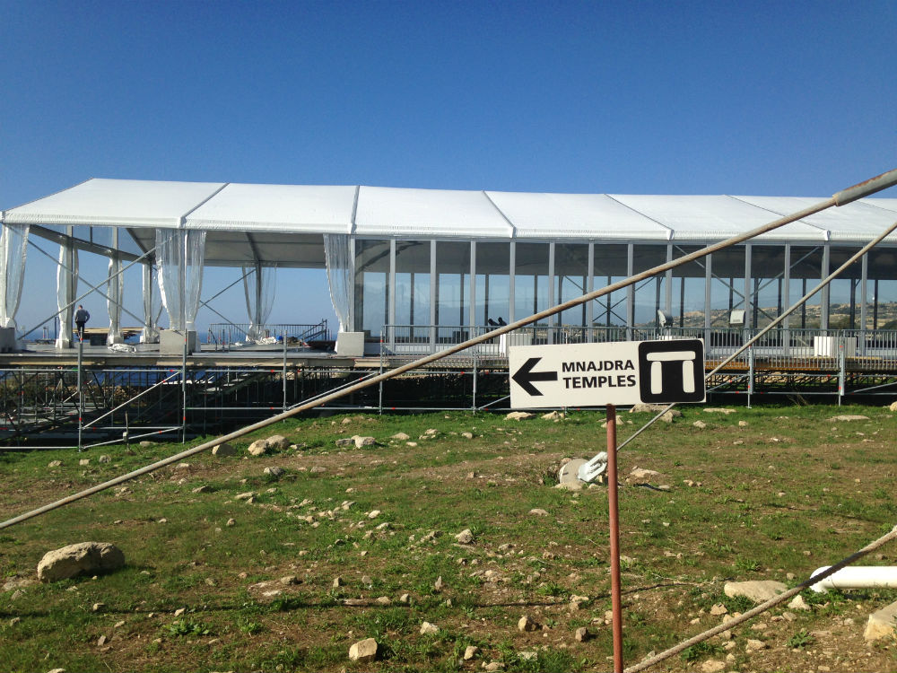 Itt fogadják II. Erzsébet királynőt Máltán Itt fogadják II. Erzsébet királynőt Máltán