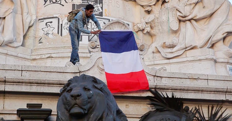 Nászút Párizsban: így látták a friss házasok a terrort a francia fővárosban - képek Nászút Párizsban: így látták a friss házasok a terrort a francia fővárosban - képek