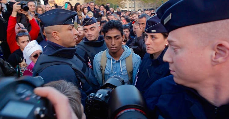 Nászút Párizsban: így látták a friss házasok a terrort a francia fővárosban - képek Nászút Párizsban: így látták a friss házasok a terrort a francia fővárosban - képek