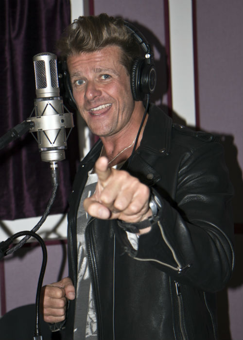 Így énekel a fiainak Kamarás Iván 