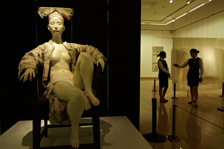 Ce-hszi kínai császárné szobra a Pekingi Nemzetközi Bienálén