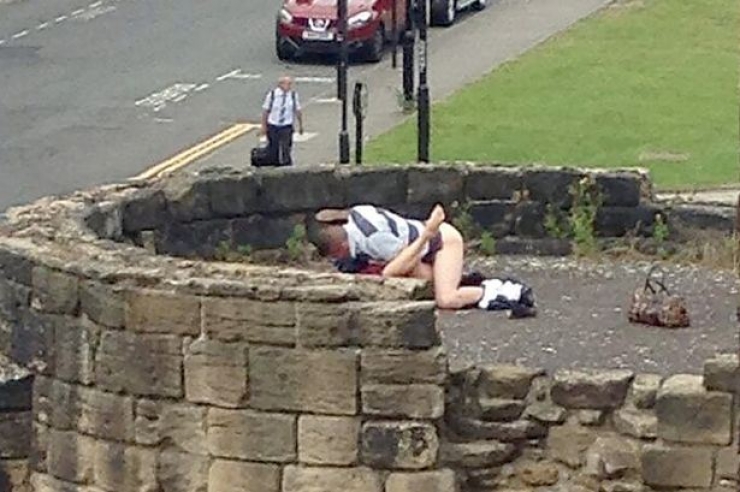 10 pár, akik simán egymásnak estek nyilvánosan - fotók