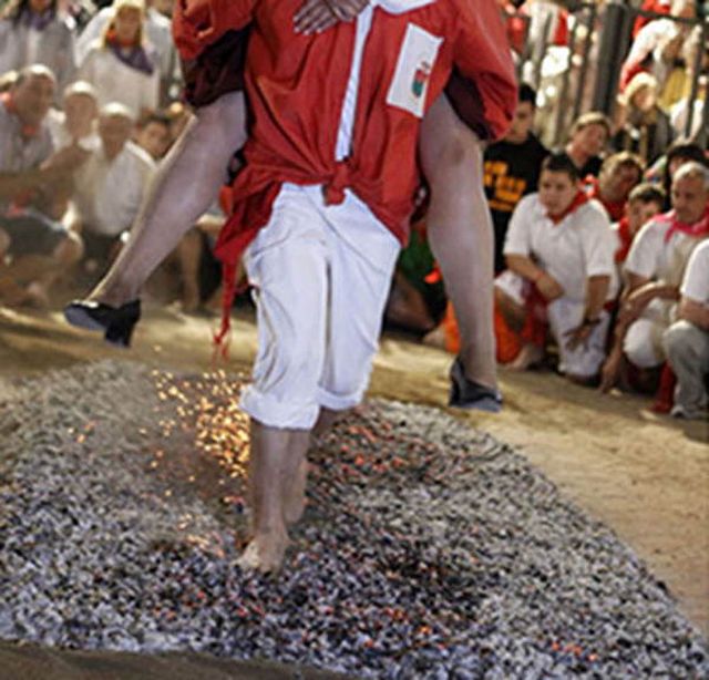 Bizarr, hátborzongató szokások Bizarr, hátborzongató szokások