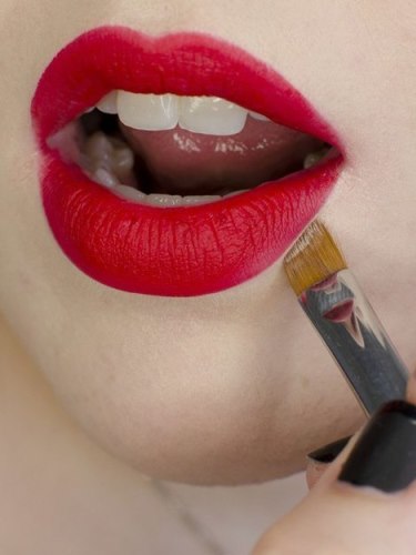 9 trükk, és a rúzs az ajkadon marad