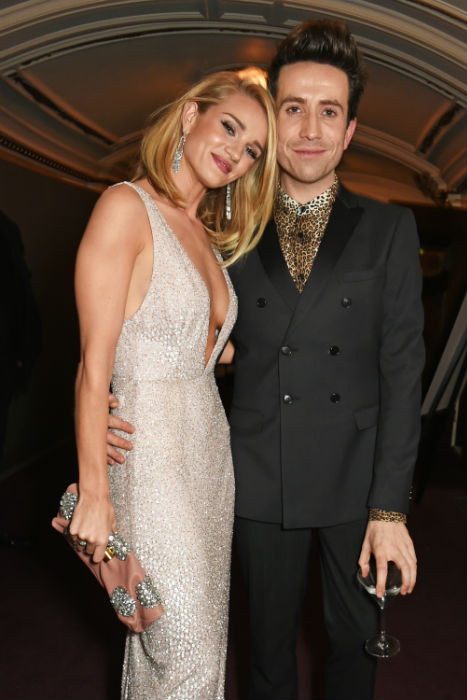 Rosie Huntington elöl-hátul kitette, amije van Rosie Huntington elöl-hátul kitette, amije van