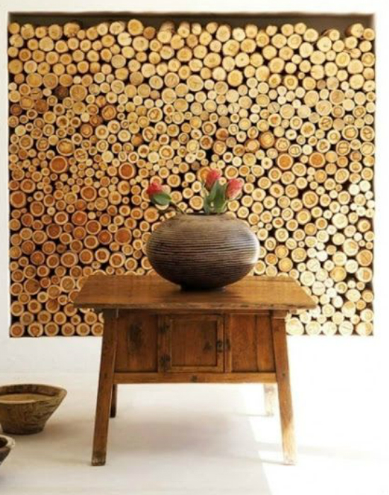 Fából készült fal. És legalább a tűzifáért sem kell kimenni a hidegbe