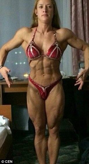 Kiakadtak a szétgyúrt testépítónő ősz haján a rajongói