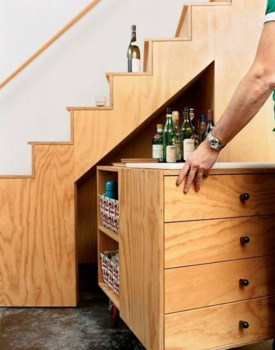 Lépcsőbe beépített szekrény. Szuper megoldás