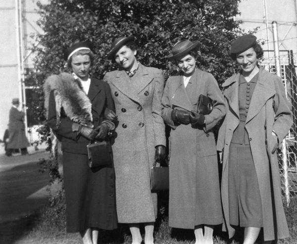 Ilyen csodálatosan elegánsak voltak nagyanyáink a régi teleken - galéria