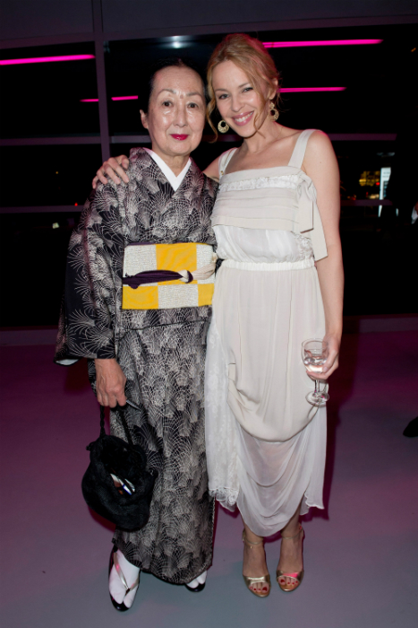 Kylie Minogue fehérben - mesés menyasszony lesz