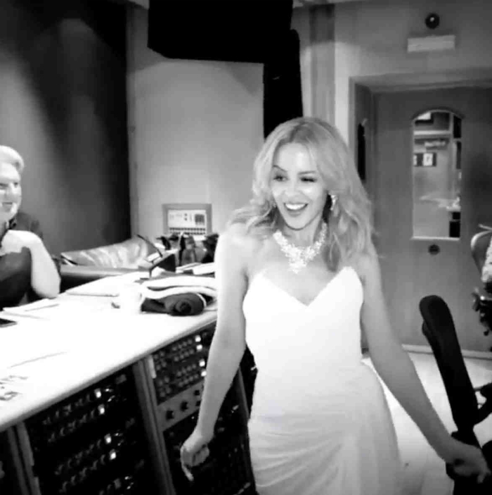 Kylie Minogue fehérben - mesés menyasszony lesz