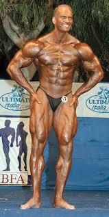 10 fotó Adele szuperszexi testőréről