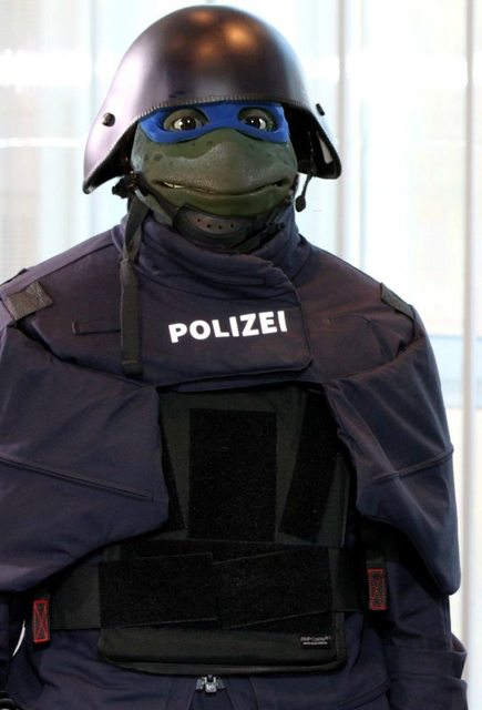 A német rendőrök új egyenruháján röhög az internet - fotók A német rendőrök új egyenruháján röhög az internet - fotók