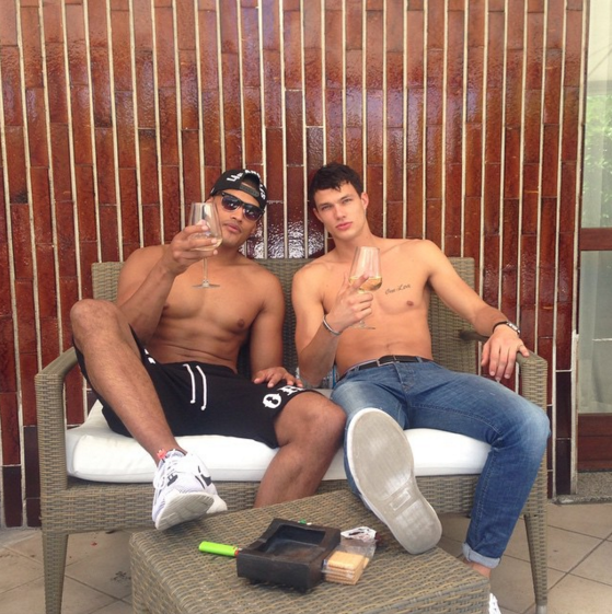 19 szomjas szexi férfi az Instagramról - képek