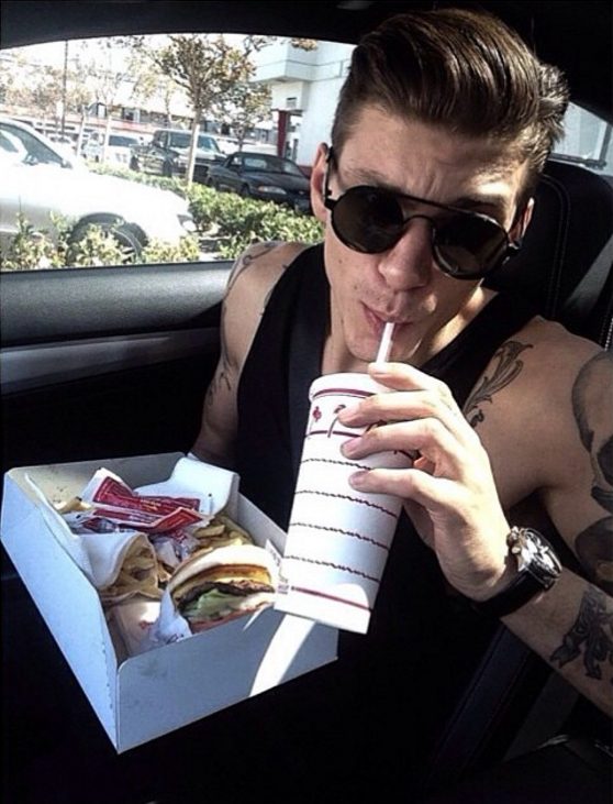 19 szomjas szexi férfi az Instagramról - képek