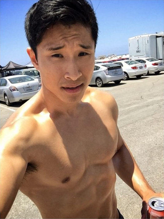 19 szomjas szexi férfi az Instagramról - képek