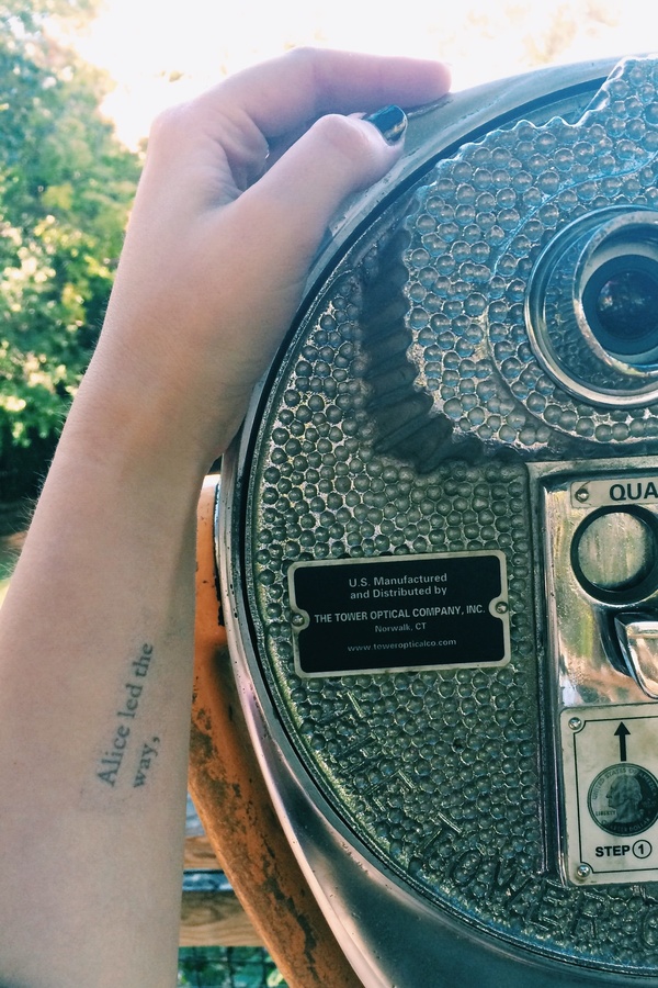 Összesen 2500 ember tetováltatta magára az Alíz Csodaországban teljes szövegét Összesen 2500 ember tetováltatta magára az Alíz Csodaországban teljes szövegét