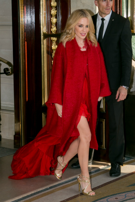 Kylie Minogue az esküvő után Mrs. Sasse lesz