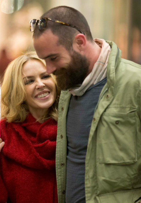 Kylie Minogue az esküvő után Mrs. Sasse lesz