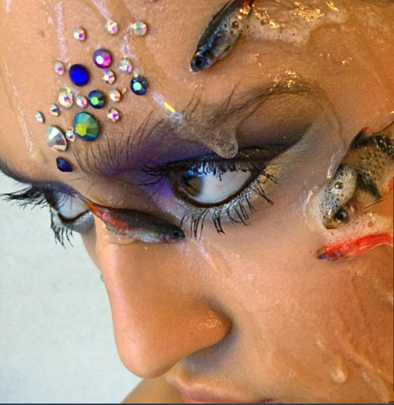 Döglött halakból készített sellő-sminket az orosz sminkművész