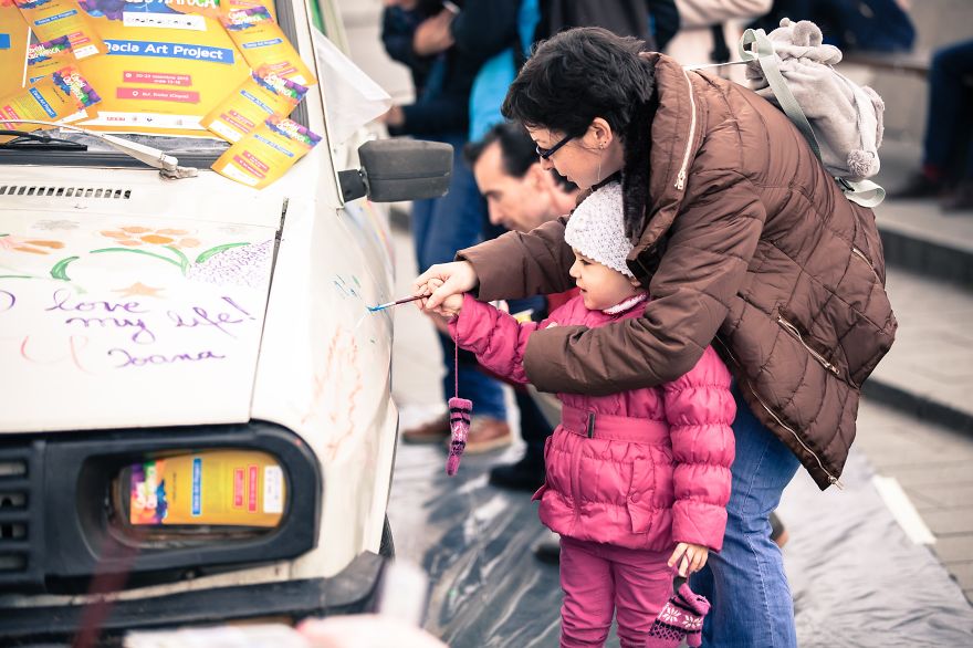 Kreatív közösségi street art projekttel díszítették ki a Daciat Kreatív közösségi street art projekttel díszítették ki a Daciat