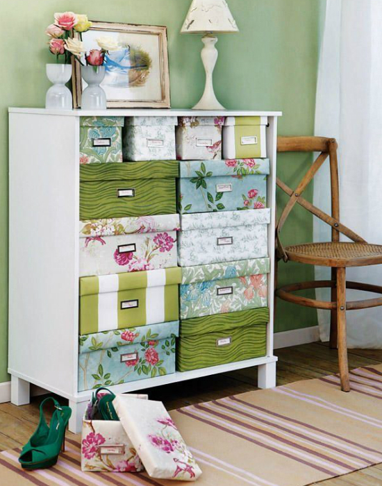 Egy új csomagolásban, felcímkézve máris más arcukat mutatják a cipősdobozok