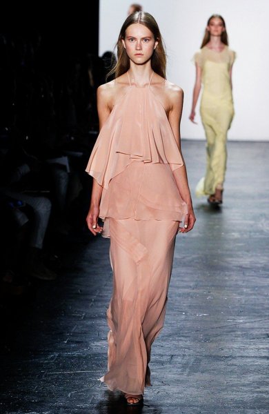  Így fogjuk hordani az év színét a divattervezők szerint