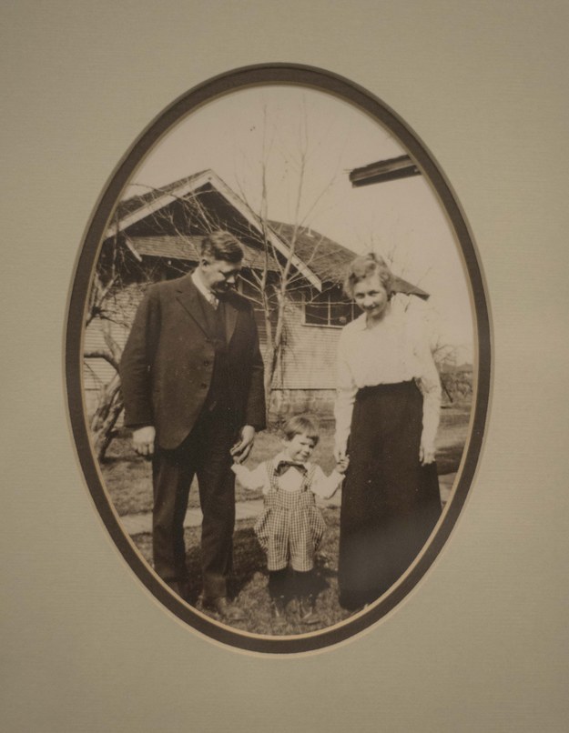 100 éves esküvői tortát talált egy férfi garázstakarítás közben 