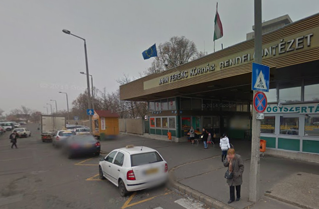 A Dél-pesti Kórház parkolójában szült egy nő